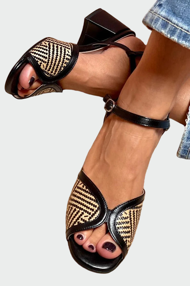 Neulekankaasta valmistetut sandaalit | leveällä korolla