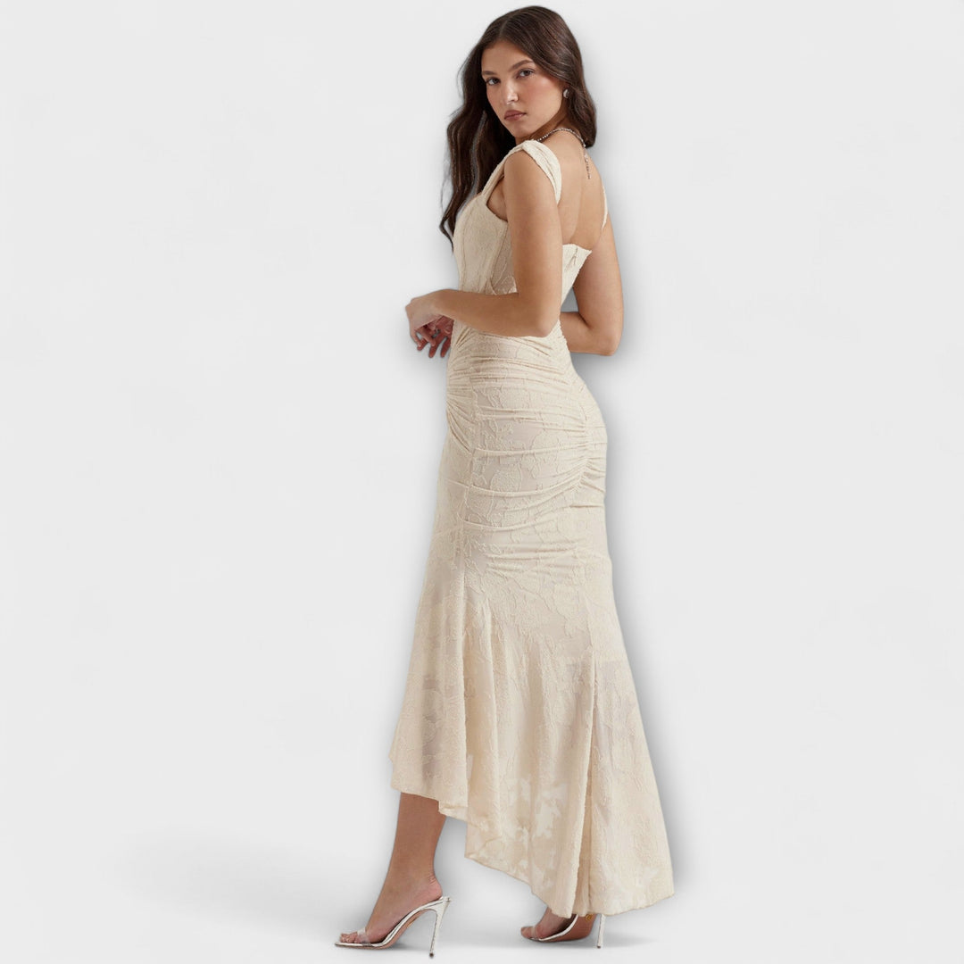 Pitkä Mekko | Tyylikkäällä ja Hienostuneella Korsetilla