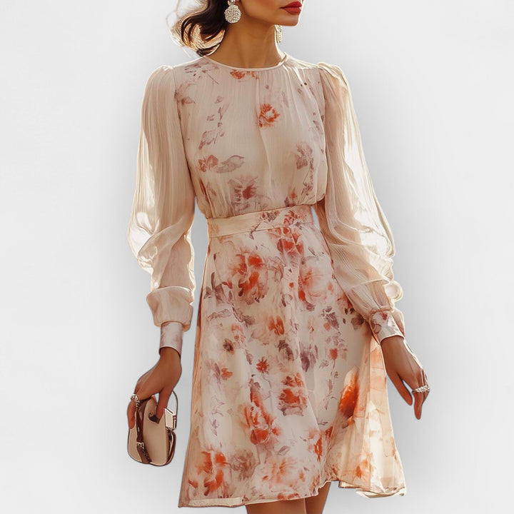 Romanttinen Mekko | Poimutuksilla