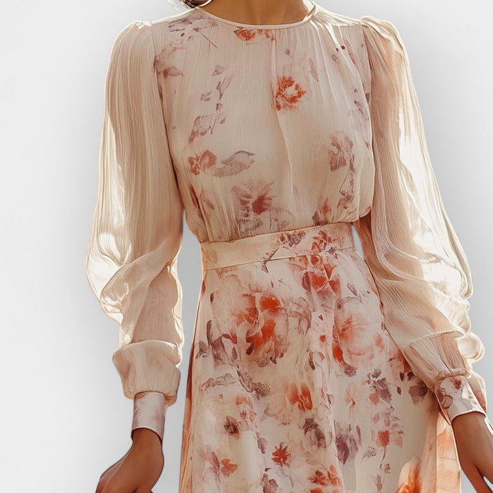 Romanttinen Mekko | Poimutuksilla