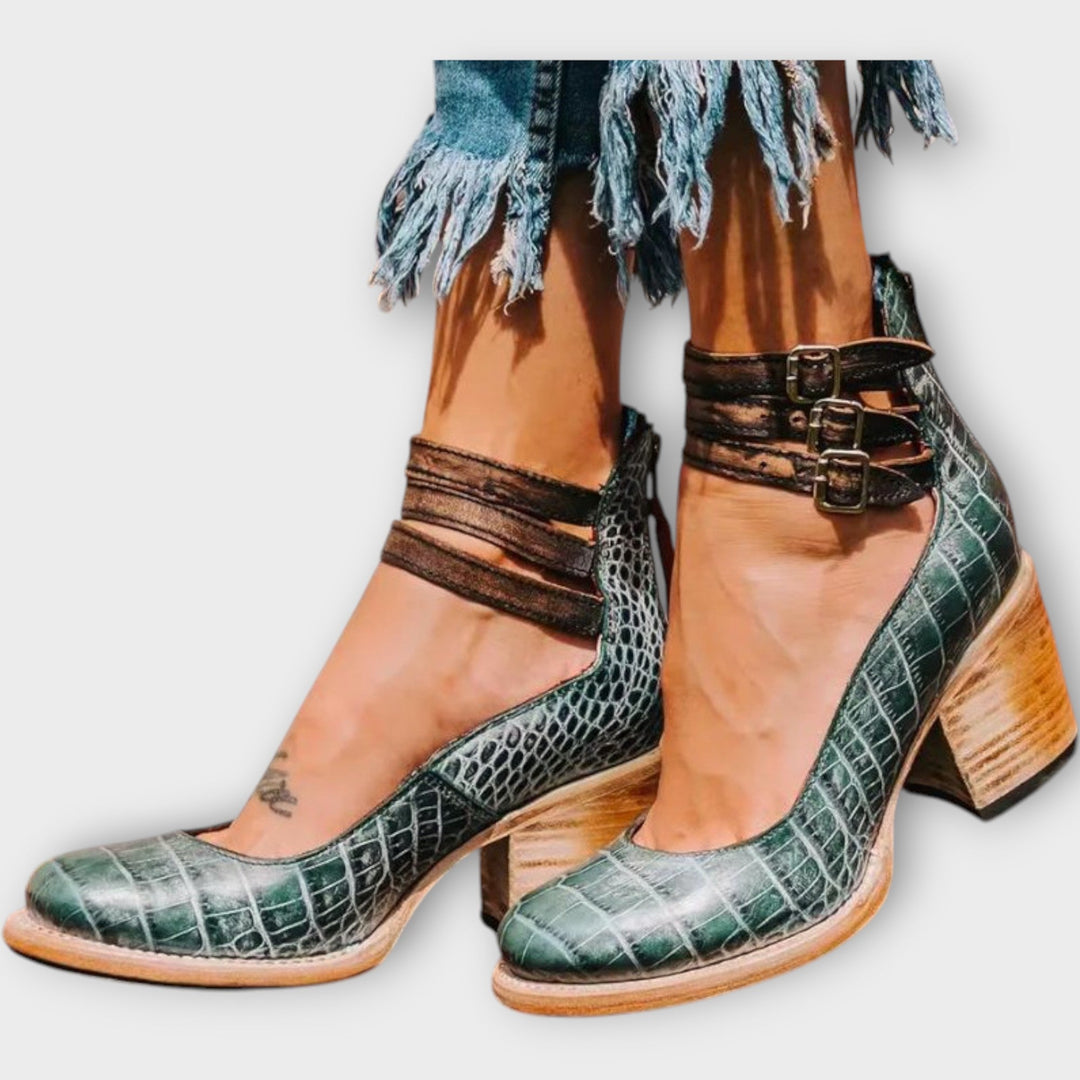 Moniraitaiset kengät | paksulla korolla