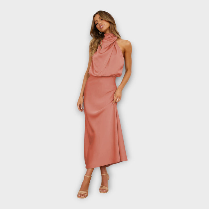 Pitkä satiinimekko | Korkealla kauluksella ja avoimella selällä
