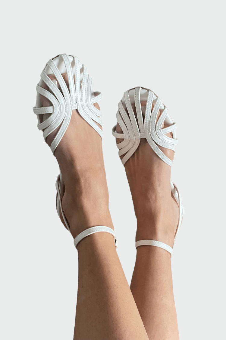 Tasapohjaiset sandaalit | Punotuilla hihnoilla