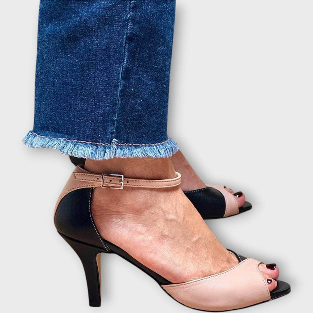 Keskikorkoiset saappaat | Nilkkahihnalla