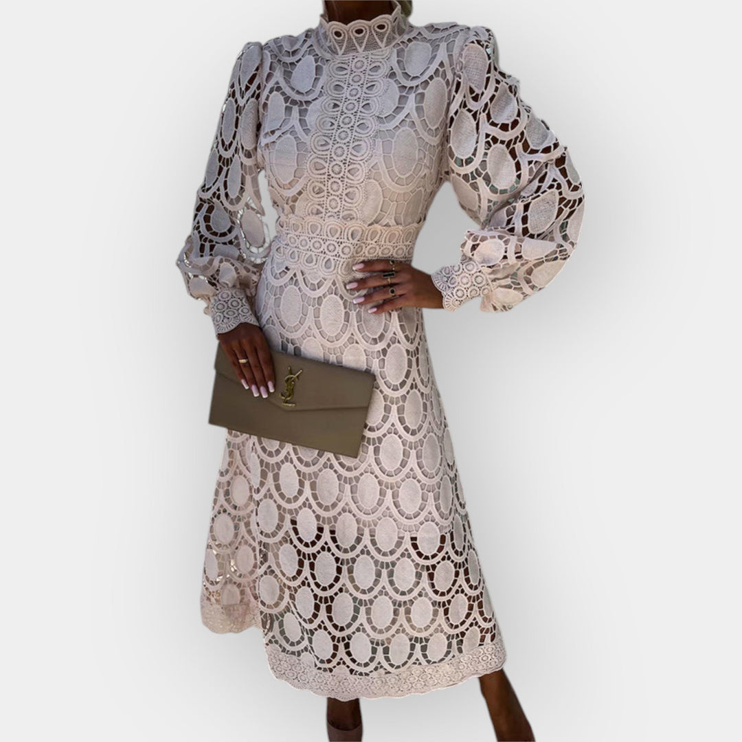 Romanttinen Mekko | Pitkällä Pitsikoristeella