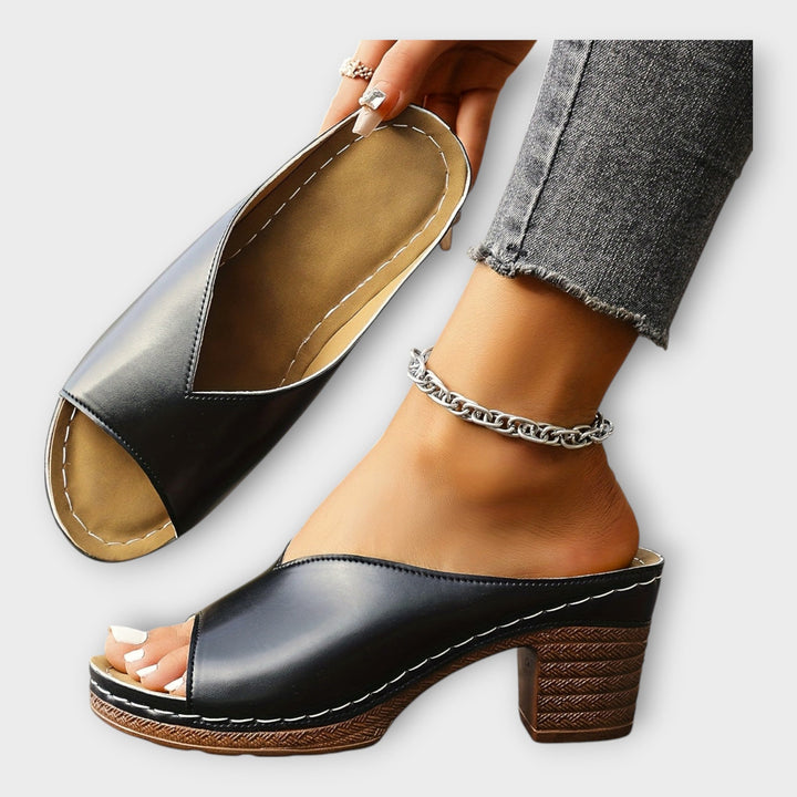 Paksupohjaiset sandaalit | avonaisella kantapäällä