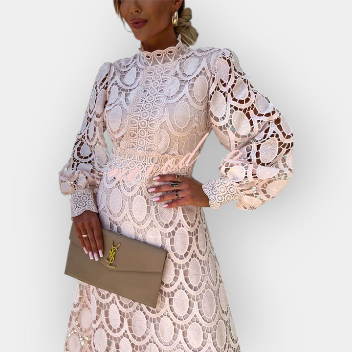 Romanttinen Mekko | Pitkällä Pitsikoristeella