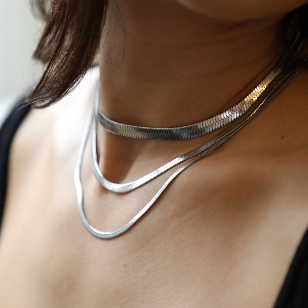 Kimalteleva Käärme | Kaulakoru